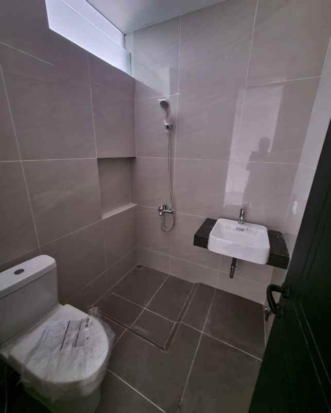 dijual rumah citragrand