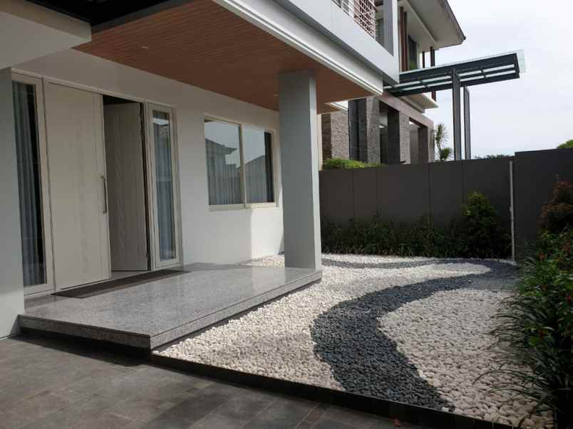 dijual rumah citraland selat golf