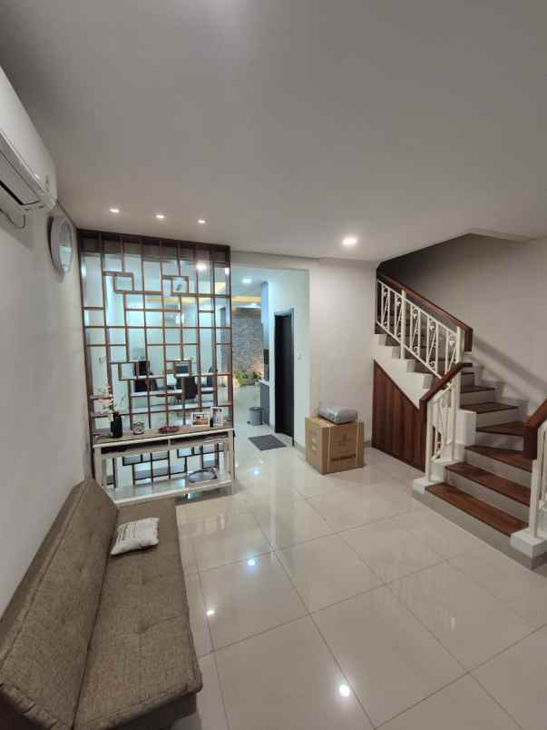 dijual rumah cluster la seine jgc