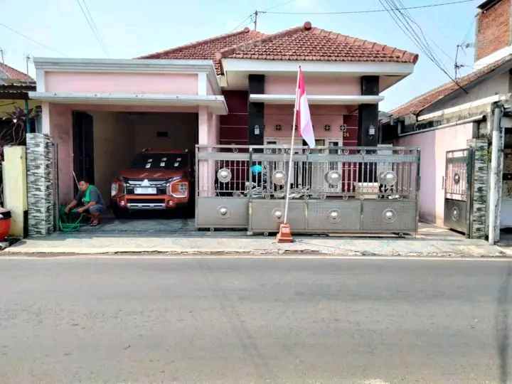 dijual rumah dekat kampus universitas