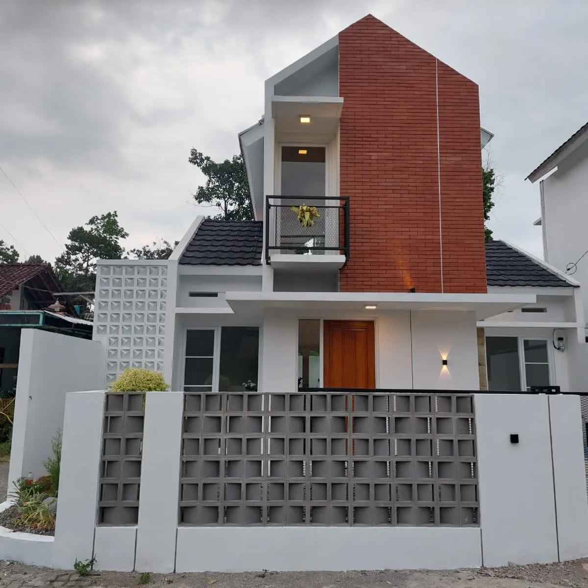 dijual rumah dekat pasar cebongan