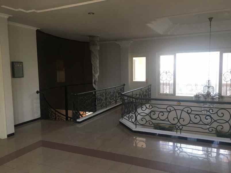 dijual rumah dharmahusada indah