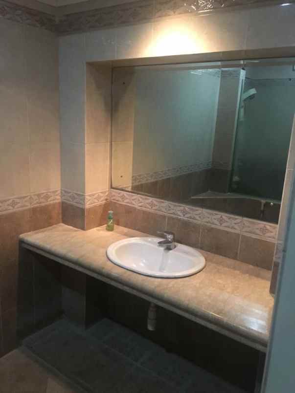 dijual rumah dharmahusada indah