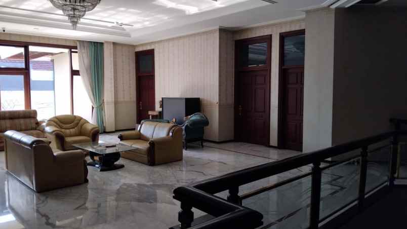 dijual rumah dharmahusada indah