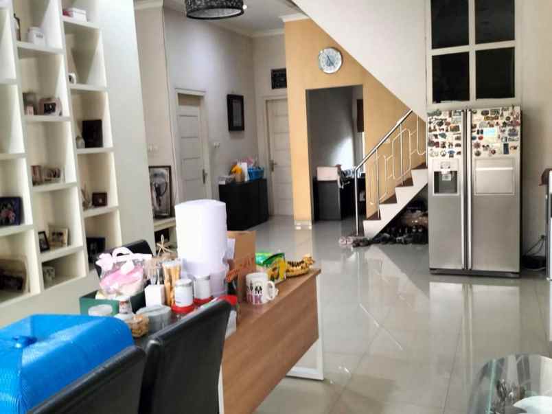 dijual rumah dharmahusada indah barat