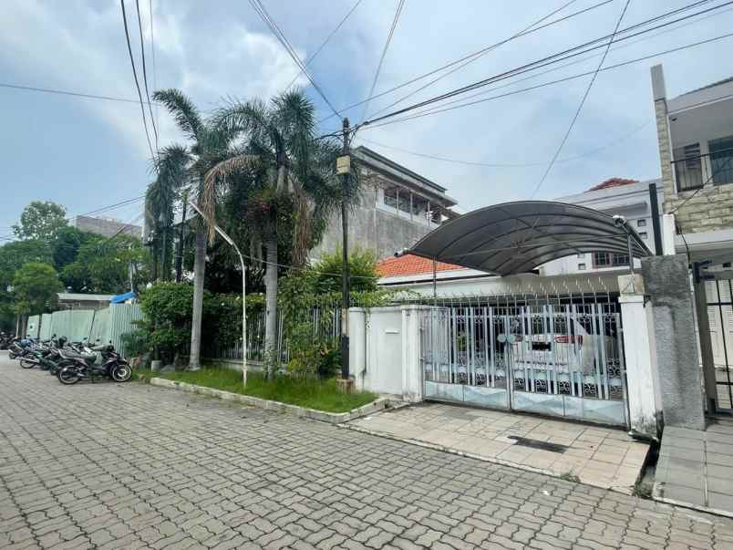 dijual rumah dharmahusada utara