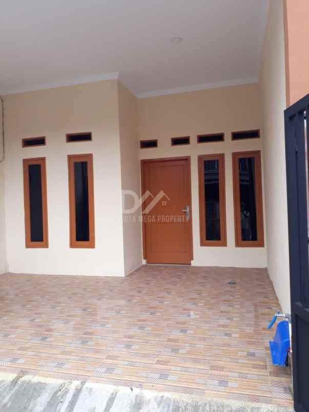 dijual rumah di cipondoh