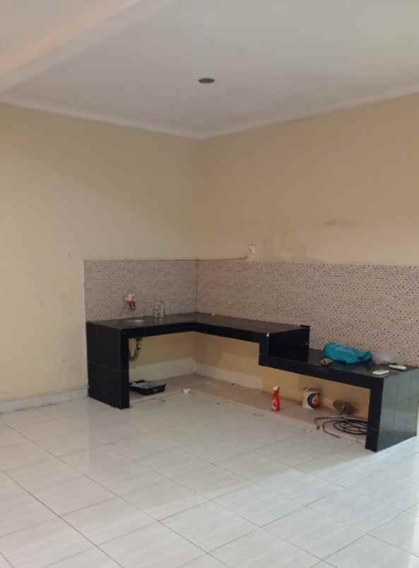 dijual rumah di cluster aralia harapan indah
