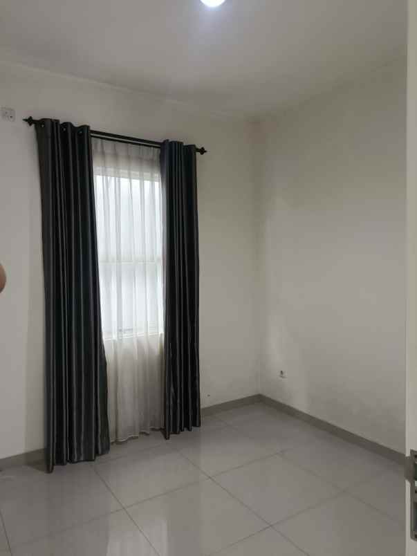 dijual rumah di cluster exclusive suvarna sutera