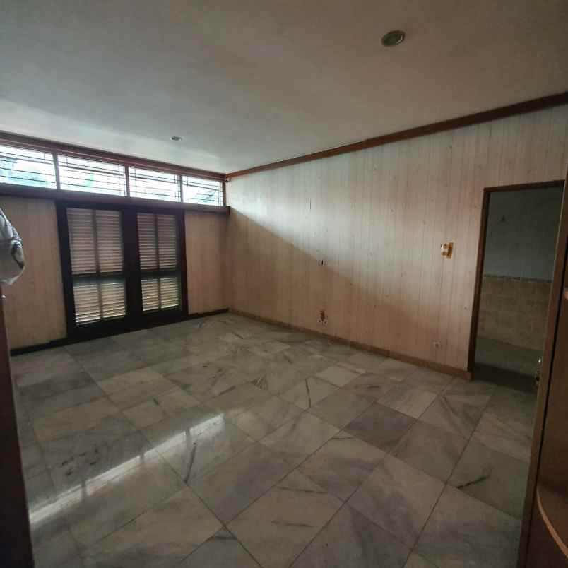 dijual rumah di jl tosiga kebun jeruk jakarta barat