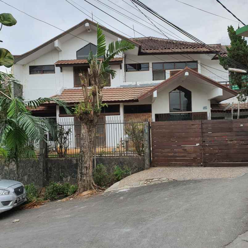 dijual rumah di jl tosiga kebun jeruk jakarta barat