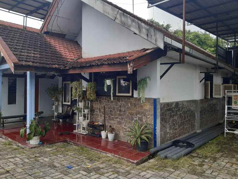 dijual rumah di kebonsari dekat armed