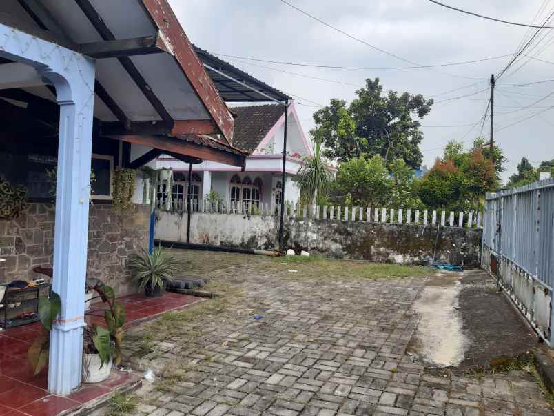 dijual rumah di kebonsari dekat armed