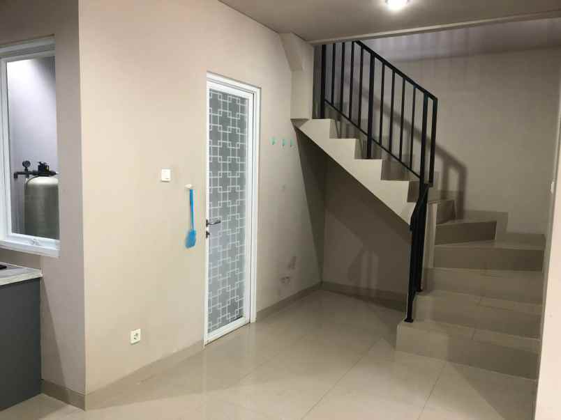 dijual rumah di parkville serpong