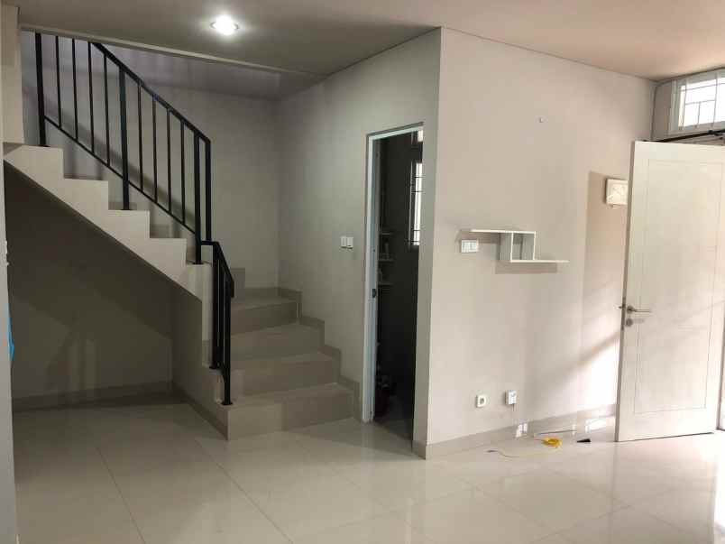 dijual rumah di parkville serpong