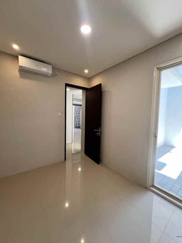 dijual rumah dian istana