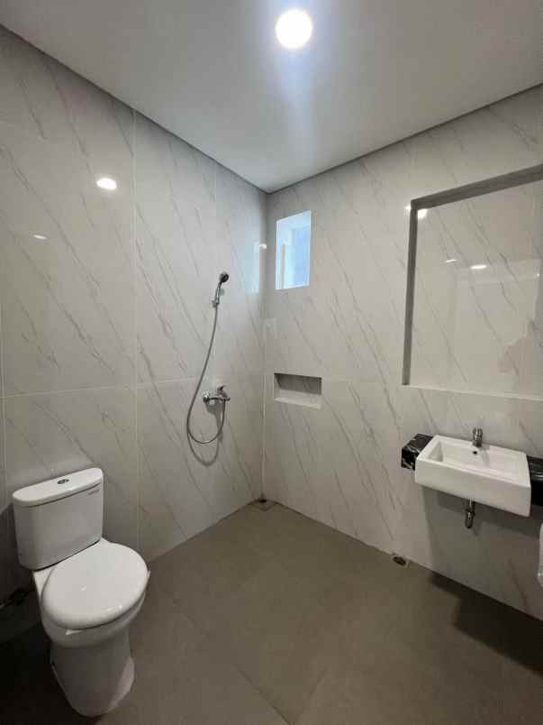 dijual rumah dian istana