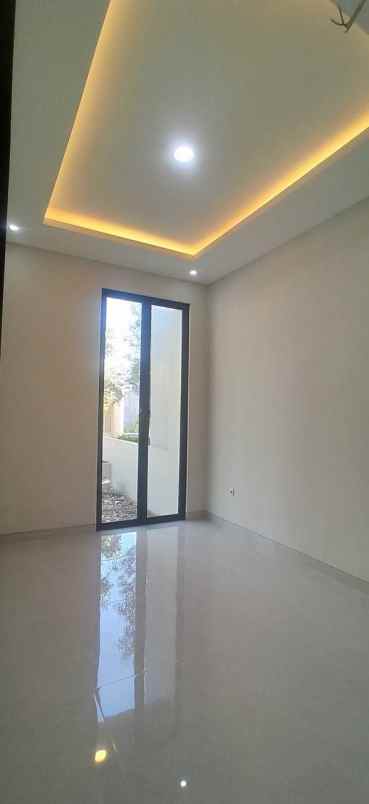 dijual rumah dian istana moca vrbana