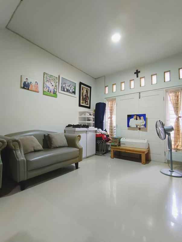 dijual rumah duren sawit