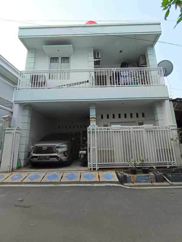 dijual rumah duren sawit