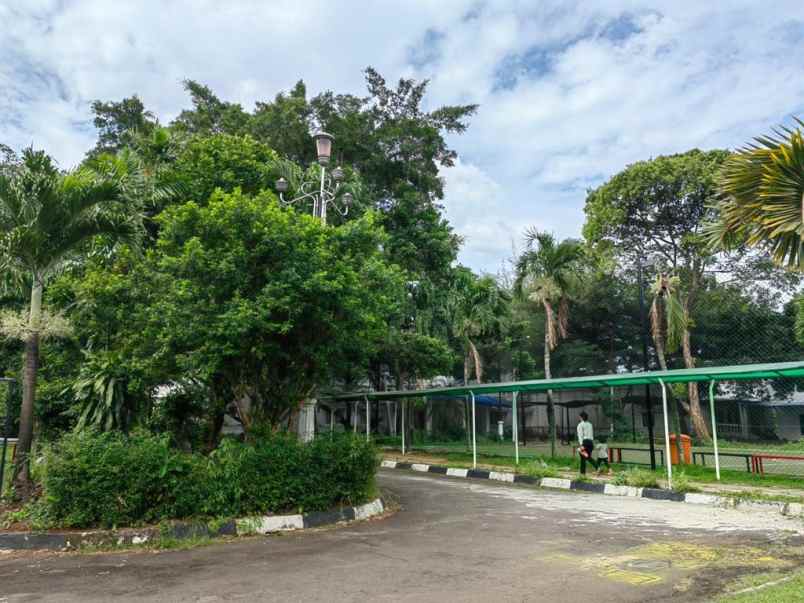 dijual rumah ex sekolah lokasi kemang jakarta selatan