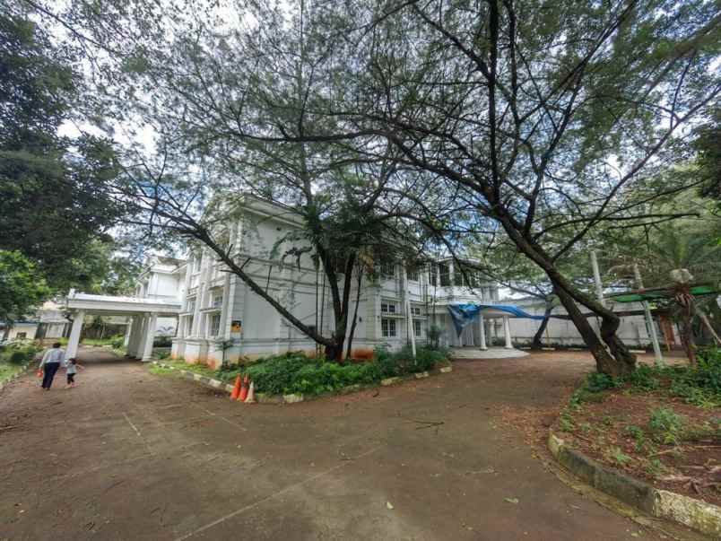 dijual rumah ex sekolah lokasi kemang jakarta selatan