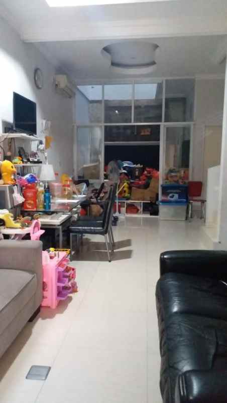 dijual rumah gading griya residence