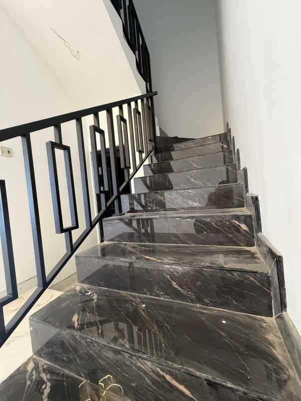 dijual rumah galaxy bumi permai