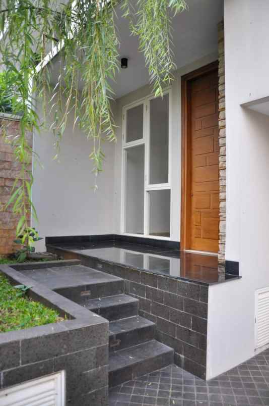 dijual rumah gandaria