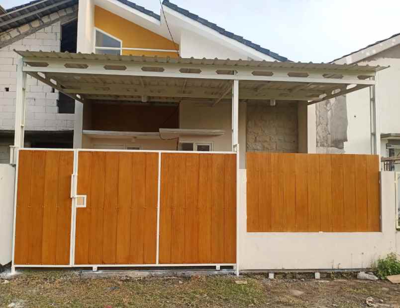 dijual rumah golden berry regency