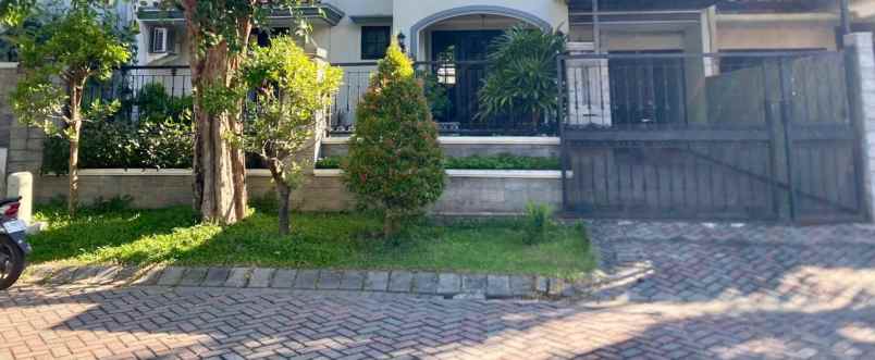 dijual rumah graha famili