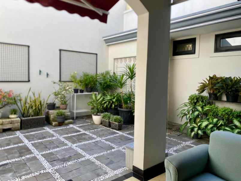 dijual rumah graha famili