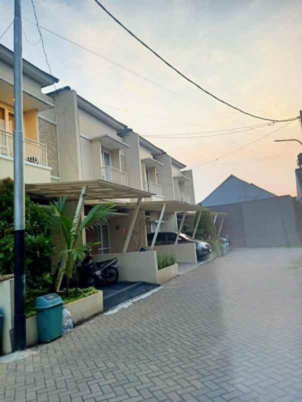 dijual rumah green bintaro indah east