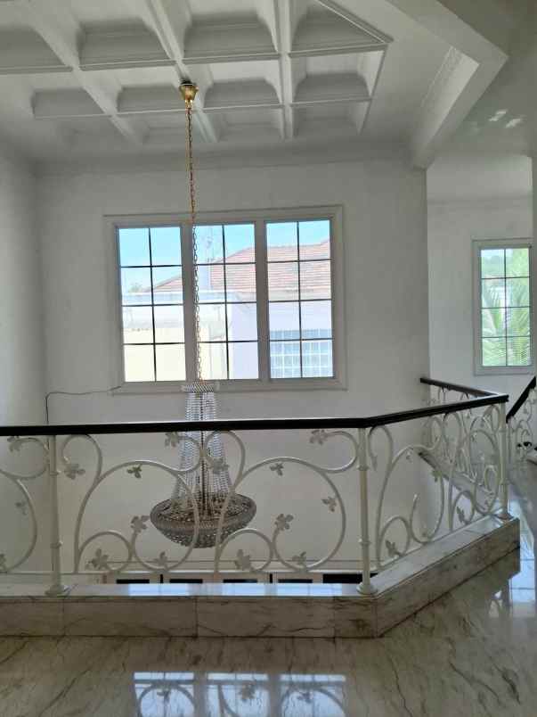 dijual rumah hook apa adanya di legenda wisata cibubur