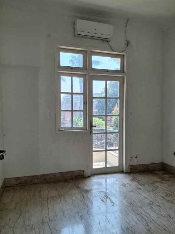 dijual rumah hook apa adanya di legenda wisata cibubur