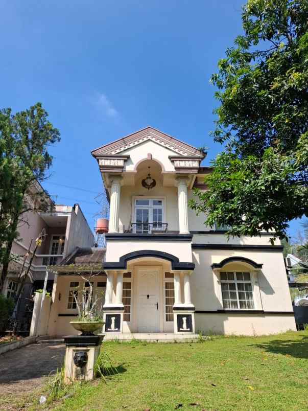 dijual rumah hook apa adanya di legenda wisata cibubur