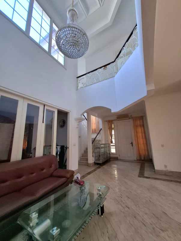 dijual rumah hook apa adanya di legenda wisata cibubur