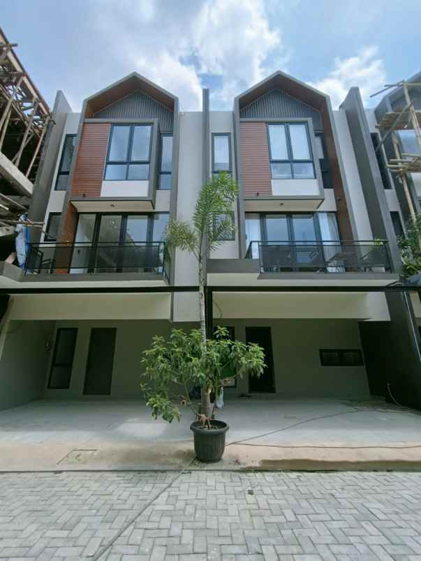 dijual rumah jagakarsa