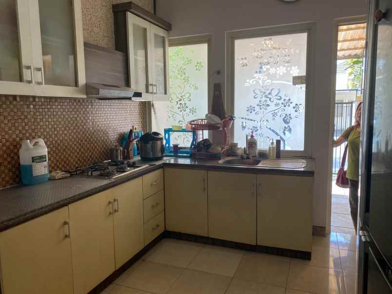 dijual rumah jalan alam galaxy