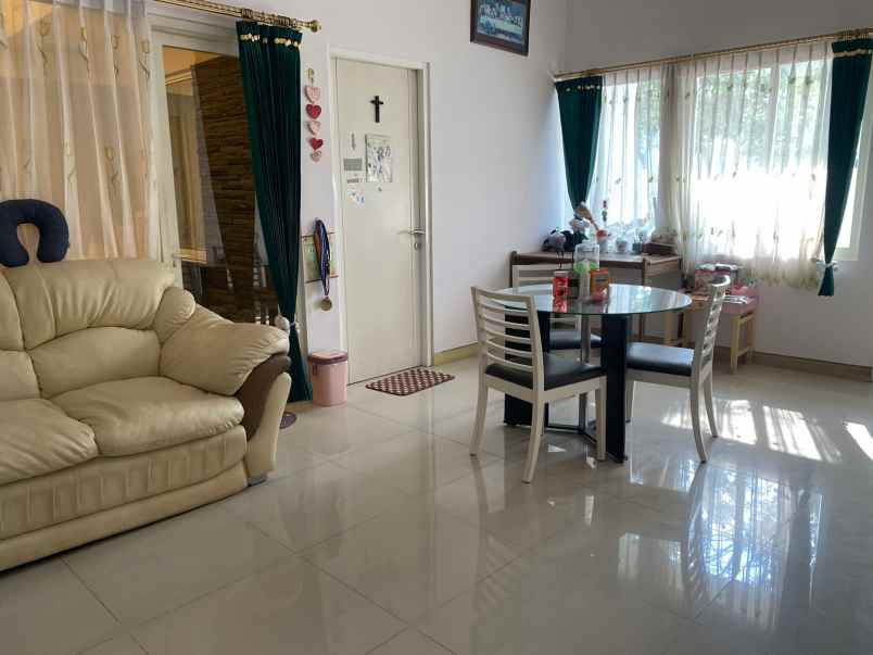 dijual rumah jalan alam galaxy