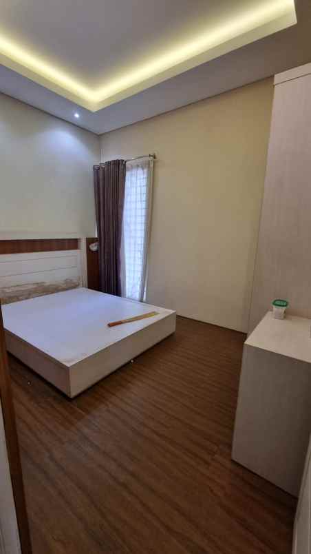 dijual rumah jalan alam hijau