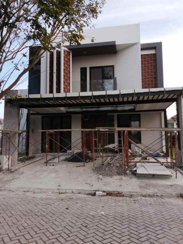 dijual rumah jalan grand pakuwon