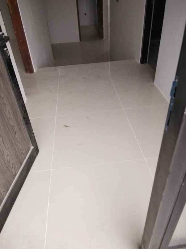 dijual rumah jalan grand pakuwon