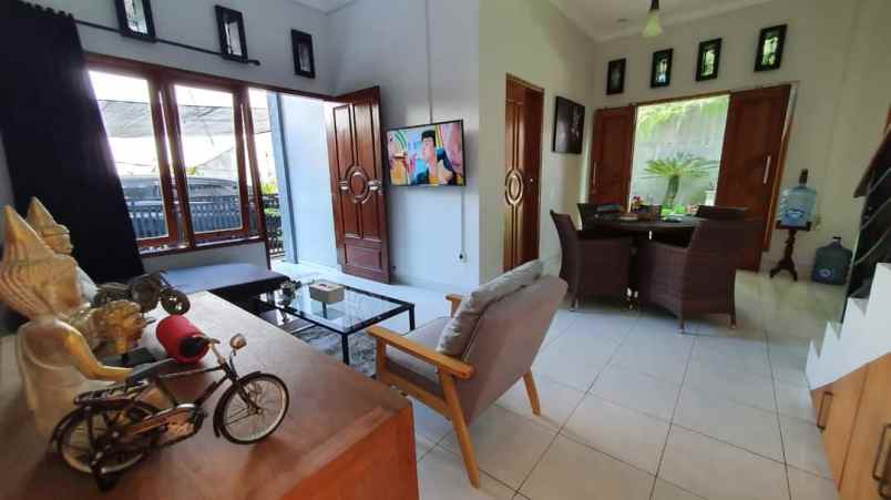 dijual rumah jalan gunung payung padang