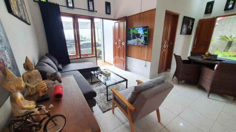 dijual rumah jalan gunung payung padang