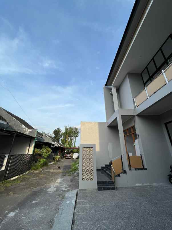 dijual rumah jalan kaliurang km 10