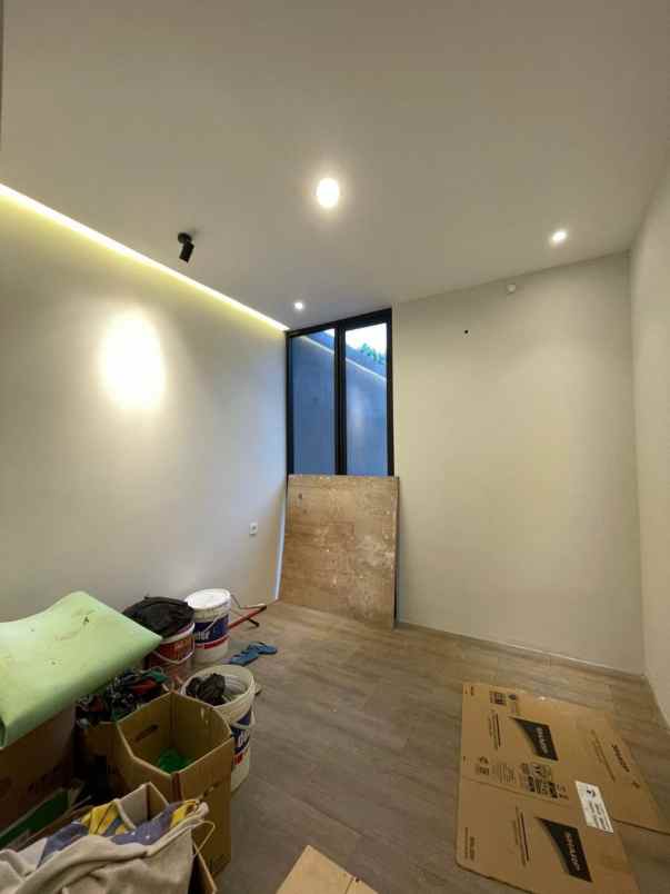 dijual rumah jalan kaliurang km 8