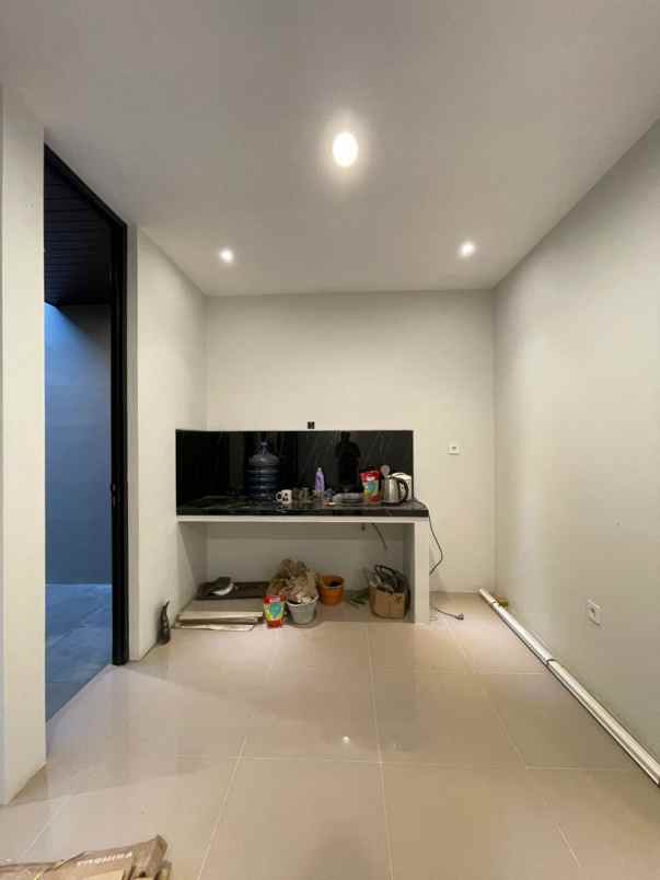 dijual rumah jalan kaliurang km 8