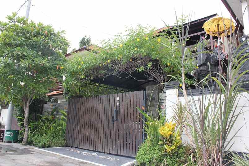 dijual rumah jalan kerobokan kuta