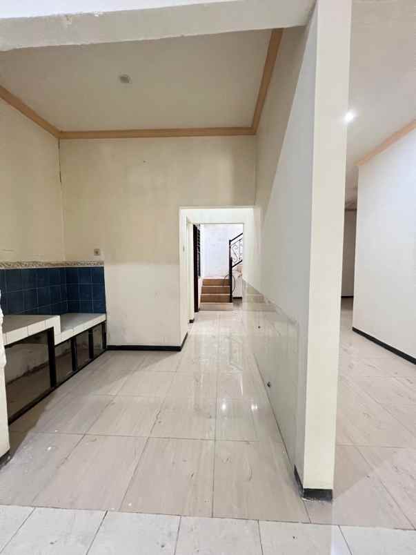 dijual rumah jalan lebak indah regency
